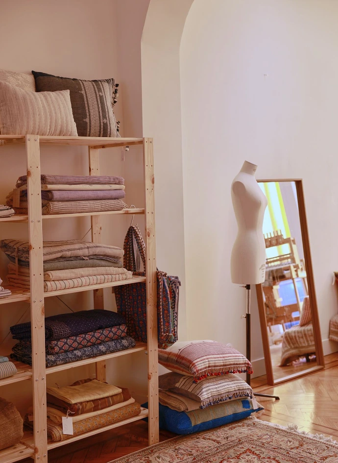 ATELIER A.PUUR.A studio fabrics, cushions, mannequin